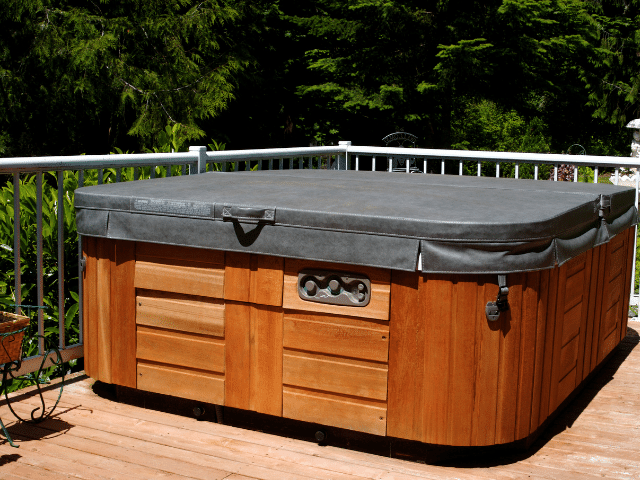 Devant -Essentials Boutique banner773